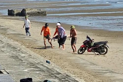 Hai người bị đuối nước tử vong khi tắm biển Cửa Lò