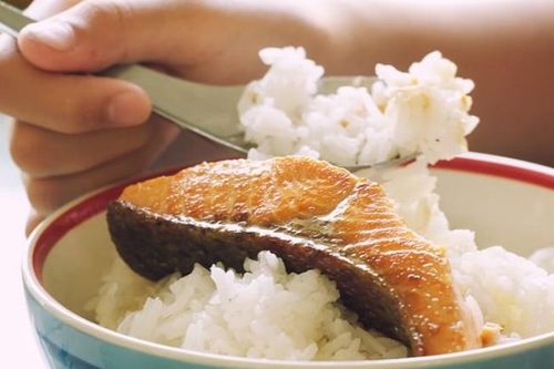 Vì sao ăn cá lại tốt hơn thịt?