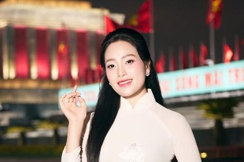 Sao mai Huyền Trang gây xúc động trong chương trình nghệ thuật đặc biệt kỷ niệm sinh nhật Bác Hồ