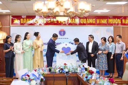Phát động chiến dịch nâng cao nhận thức chăm sóc sức khỏe mẹ và bé