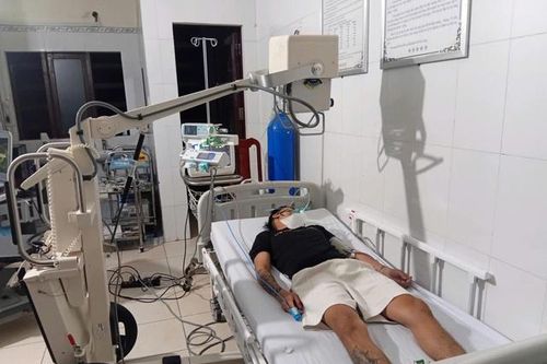 Quân y ở Trường Sa cấp cứu ngư dân bị giảm áp nặng do lặn sâu