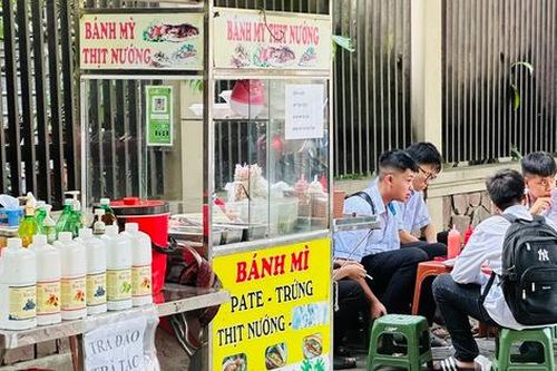Cha mẹ 'chết lặng' khi biết con hút thuốc lá điện tử