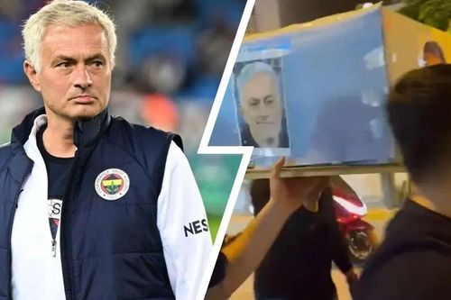CĐV Galatasaray làm đám tang chế giễu Mourinho