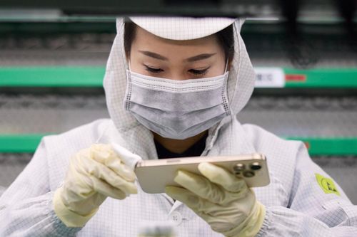 Đã đến lúc AI lắp iPhone thay con người?