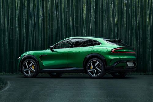 SUV điện Xiaomi YU7 lộ nội thất, kích thước HUD gây chú ý