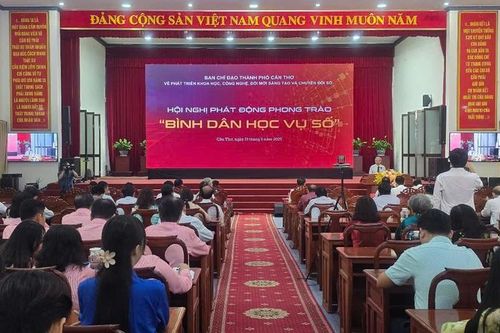 Phong trào 'Bình dân học vụ số' TP. Cần Thơ: Đưa công nghệ số vào mọi mặt đời sống