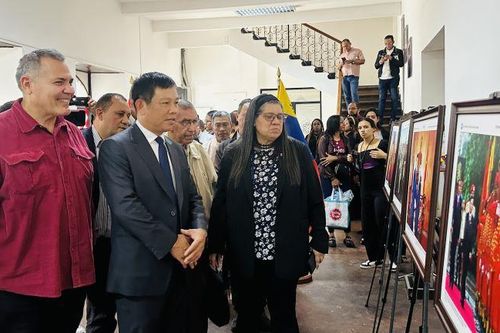 Tọa đàm 'Thân thế và sự nghiệp Chủ tịch Hồ Chí Minh' tại Venezuela