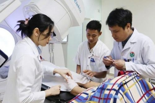 Hơn 1.000 lượt bệnh nhân tiếp cận phương pháp xạ trị kỹ thuật cao ngay tại Hà Tĩnh