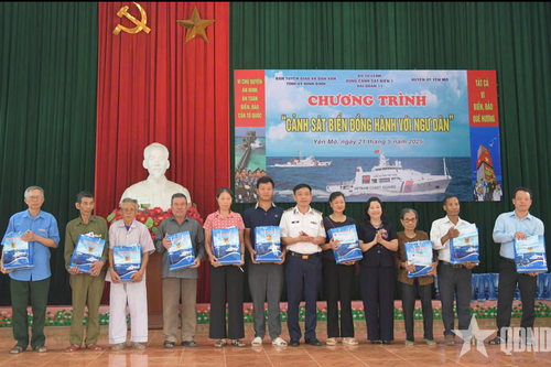 Hải đoàn 11 đồng hành với ngư dân huyện Yên Mô (tỉnh Ninh Bình)