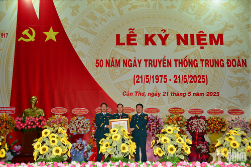 Trung đoàn Không quân 917 tổ chức Lễ kỷ niệm 50 năm Ngày truyền thống