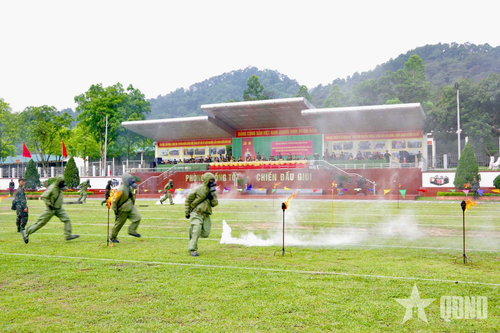 Đoàn cán bộ, học viên Học viện Chính trị nghiên cứu thực tế tại Binh chủng Hóa học