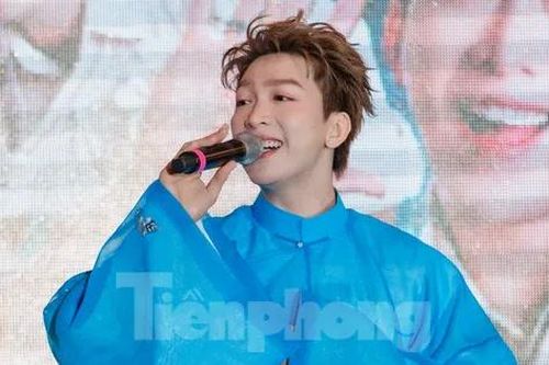 'Anh trai vượt ngàn chông gai' Tăng Phúc lan tỏa tình yêu áo dài, đề cao sự sáng tạo trong fanmeeting đầu tiên