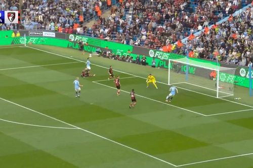 De Bruyne bỏ lỡ pha ghi bàn khó tin tại Etihad, đến vợ con cũng ngỡ ngàng