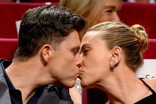 Scarlett Johansson hôn chồng ở Cannes