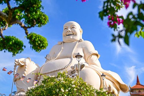 Những bức tượng phật khổng lồ ấn tượng thế giới trong ngôi chùa ở Tiền Giang