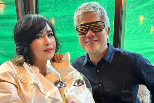 Thanh Lam xem show Lady Gaga với chồng, Thanh Hằng được nhạc trưởng hôn đắm đuối