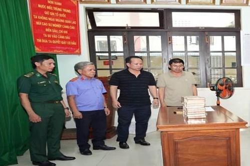 Phê chuẩn khởi tố, bắt tạm giam đối tượng vận chuyển hơn 13kg heroin