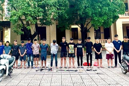 Khởi tố nhóm đối tượng dùng hung khí gây rối trật tự công cộng
