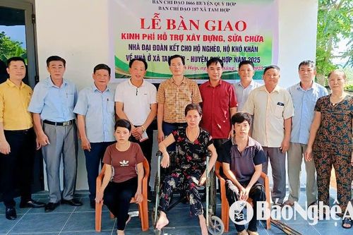 'Chìa khóa trao tay' ngôi nhà Đại đoàn kết cho 3 mẹ con khuyết tật ở Quỳ Hợp