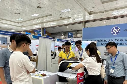 Doanh nghiệp trình diễn các giải pháp văn phòng thông minh tại VietOffice 2025