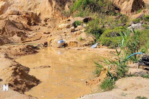 Buông lỏng quản lý, hàng nghìn m3 đất và cát tại Gia Lai bị khai thác trái phép