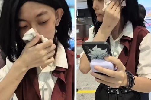 Trang điểm quá tay, cô gái bị máy quét sân bay 'từ chối nhận diện'