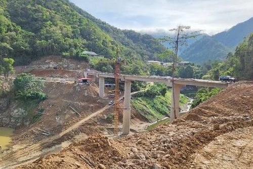Nghệ An: Đẩy nhanh tiến độ dự án giao thông kết nối 2 xã vùng sâu của huyện Tương Dương