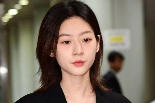Không phải Kim Soo Hyun, Kim Sae Ron hẹn hò với nam idol nổi tiếng năm 2018