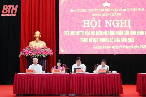 Chủ tịch Ủy ban MTTQ tỉnh Phạm Thị Thanh Thủy và các đại biểu HĐND tỉnh tiếp xúc cử tri huyện Quảng Xương