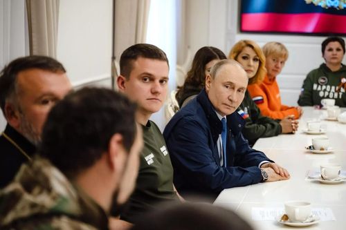 Tổng thống Nga thăm Kursk lần đầu tiên kể từ khi trục xuất lực lượng Ukraine