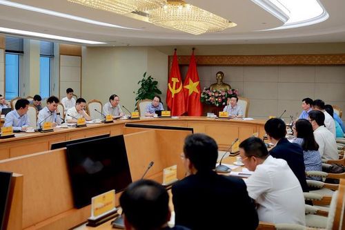 Phó Thủ tướng Trần Hồng Hà chỉ đạo xây dựng lộ trình chuyển đổi xanh cho ngành hàng không