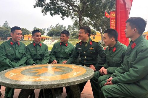 Cử nhân nhập ngũ khát khao cống hiến