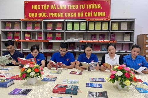 Nhớ Người qua từng trang sách