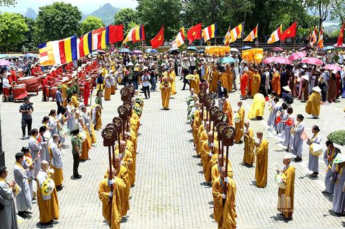 Trang nghiêm nghi lễ cung rước, tôn trí xá lợi Đức Phật tại chùa Bái Đính