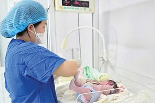 Lao động đổ về, cơ sở khám bệnh 'hồi sinh'