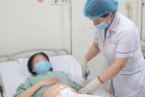 Tự ý dùng thuốc giảm đau bụng, một phụ nữ nhập viện mổ cấp cứu