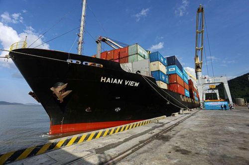 Bỏ chi phí hút tàu mở tuyến, hàng container qua cảng biển Thừa Thiên Huế ra sao?