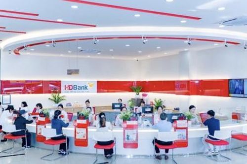Room ngoại được nới lên 49%, nhà băng nào sẽ 'nổ phát súng' đầu tiên?