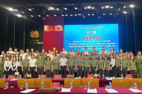 Diễn đàn trực tuyến góp ý xây dựng Đảng và phấn đấu trở thành đảng viên