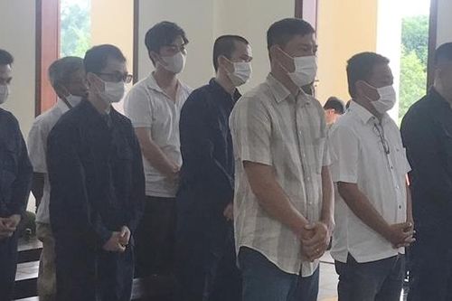 Nhận hối lộ gần 1 tỷ đồng, giám đốc trung tâm đăng kiểm lãnh 11 năm tù