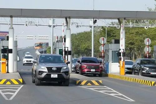 Thu phí không dừng tại Nội Bài vẫn chưa trơn tru