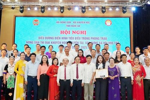 Tuyên dương 50 nông dân tiêu biểu phong trào khuyến học, khuyến tài tại Nghệ An