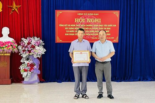 Làng nghề trồng đào Nam Phong 2, xã Hưng Đạo (Thành phố) đón Bằng công nhận của UBND tỉnh