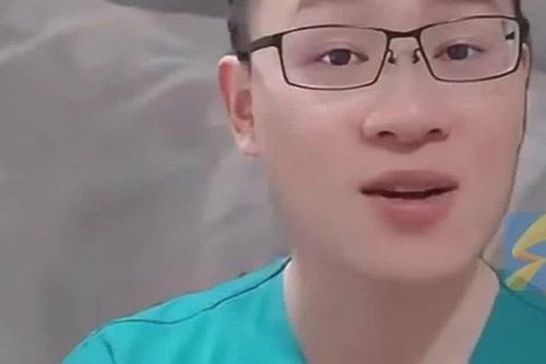 'Phụ nữ mệt mỏi nên ngắm trai đẹp cơ bắp': Lời khuyên 'lạ đời nhưng thuyết phục' của bác sĩ