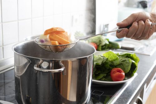 Những thực phẩm nên chần trước khi nấu