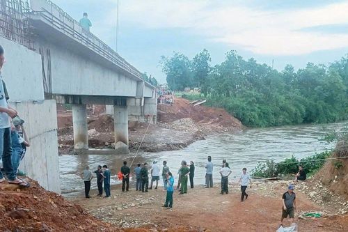 Ra suối tắm, 7 học sinh ở Quảng Ninh bị lũ cuốn trôi