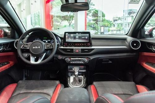 Giá lăn bánh Kia K3 mới nhất giảm siêu khủng, thấp chưa từng thấy, chỉ nhỉnh hơn Kia Morning, Mazda3 và Hyundai Elantra lo thua doanh số