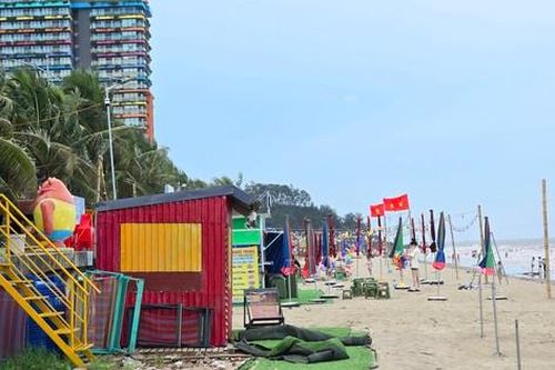 Tổ chức tháo dỡ lều quán lấn chiếm bãi biển ở Thanh Hóa