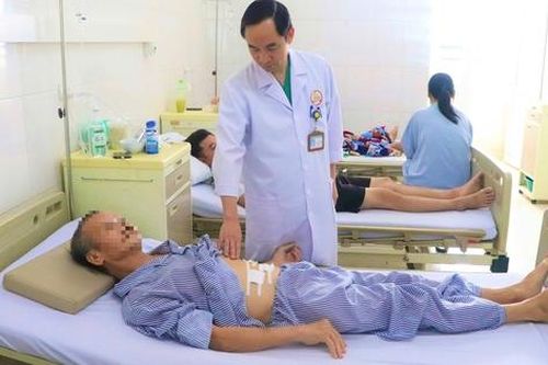 Người đàn ông 60 tuổi bất ngờ bị thủng dạ dày vì sử dụng loại thuốc không ai ngờ đến