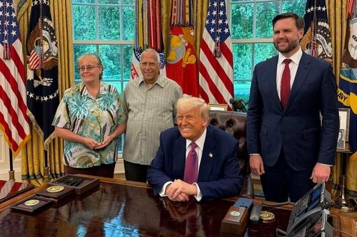 Tổng thống Trump gặp anh trai Giáo hoàng Leo XIV tại Nhà Trắng